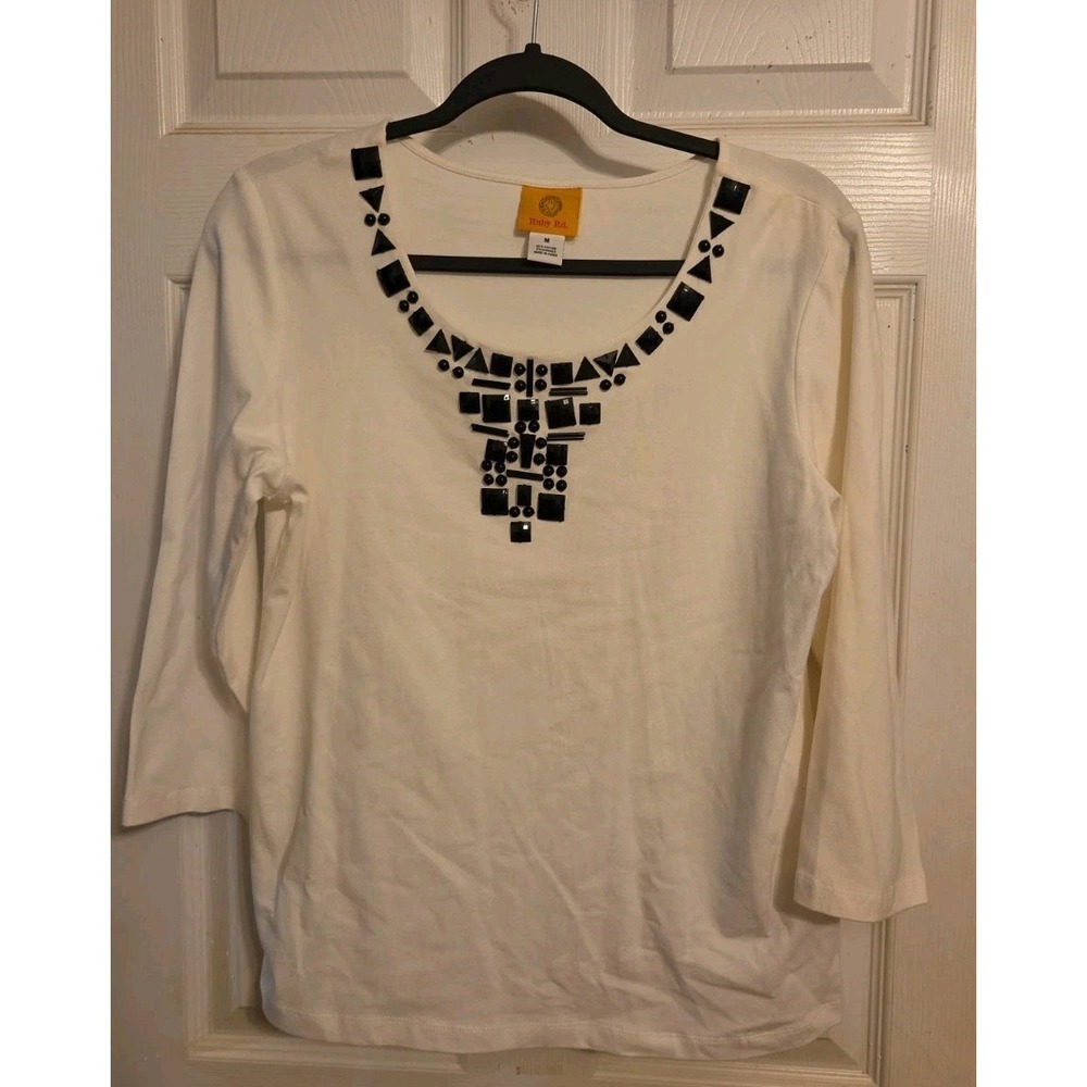 Ruby Red Size M White Top 3/4 Sleeve Scoop Neck Black Geometric Pattern